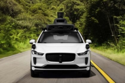 Tesla Robotaxi VS Waymo